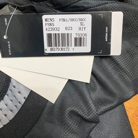 NWT XL Manchester United Commemorative Soccer Jersey - Picture 8 of 15